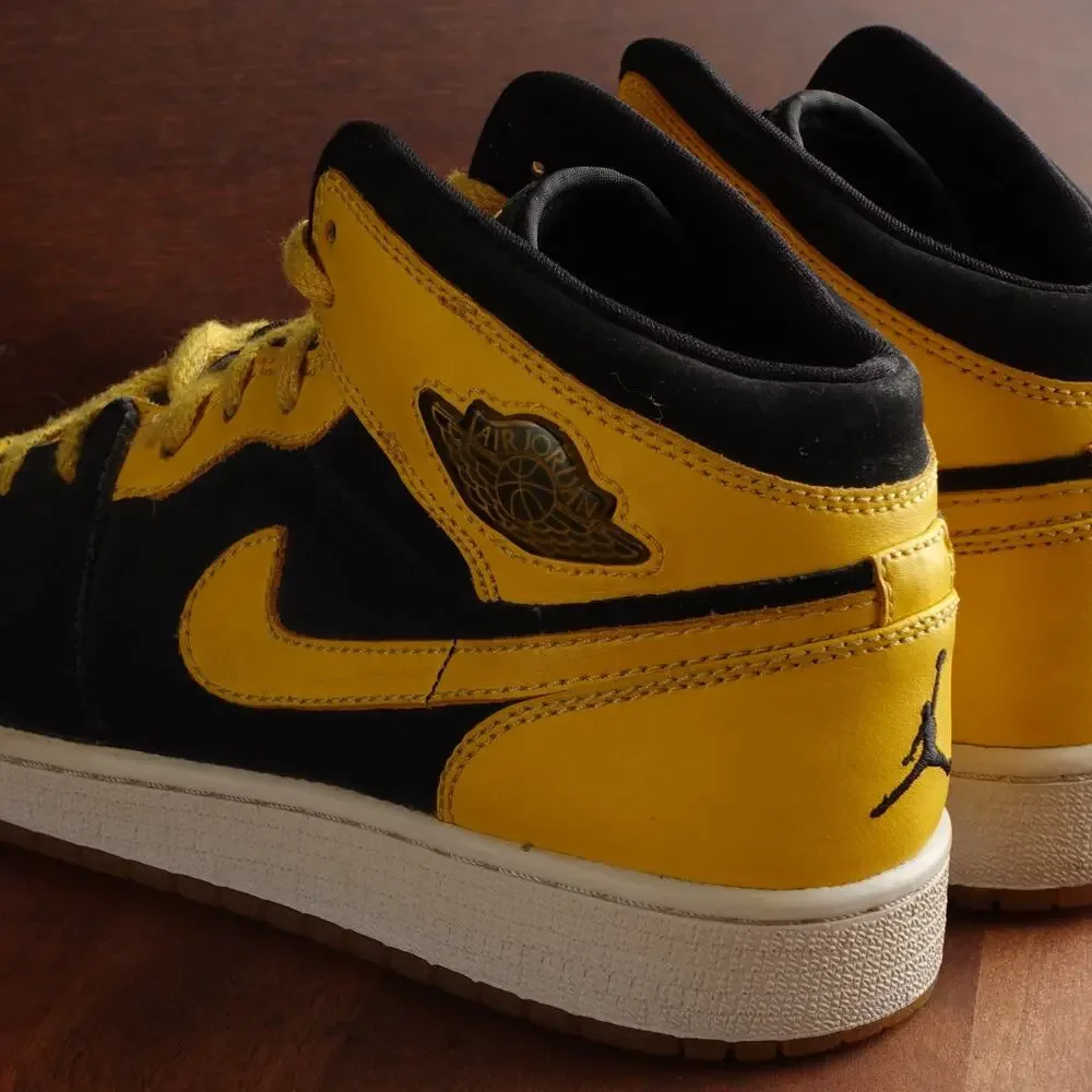 Nike Sneakers SZ 6.5Y Air Jordan 1 Retro New Love BLK Varsity Maize 307383-071
